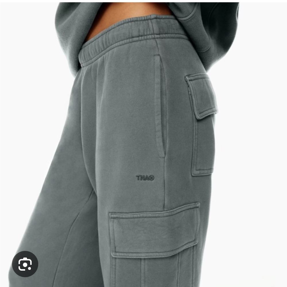 Aritzia TNA cargo sweatpants size medium echo grey